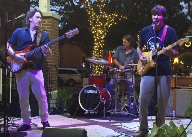Mud Rooster performed at The Town of Oakland’s Farmers Market